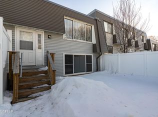 822 N 39th St, Grand Forks, ND 58203