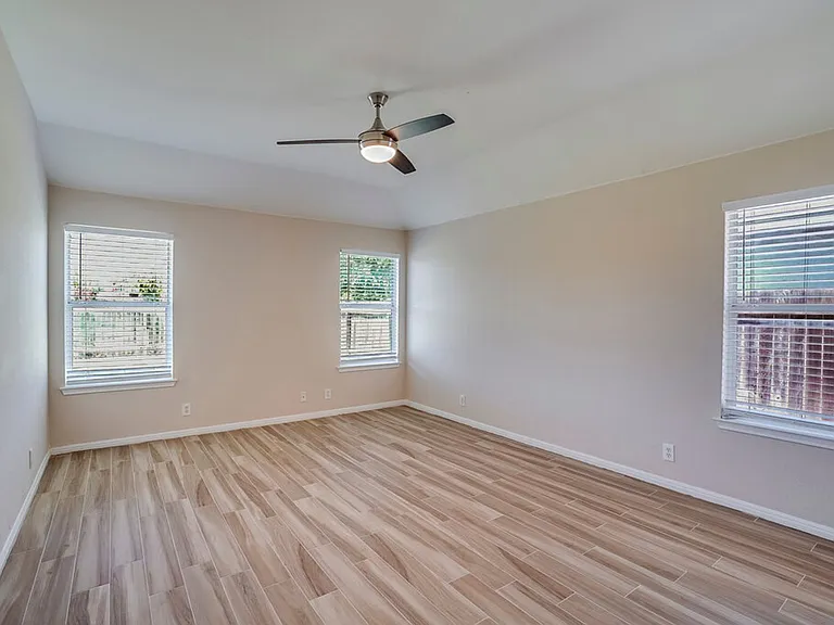 1013 Lantana Ln — Photo 15
