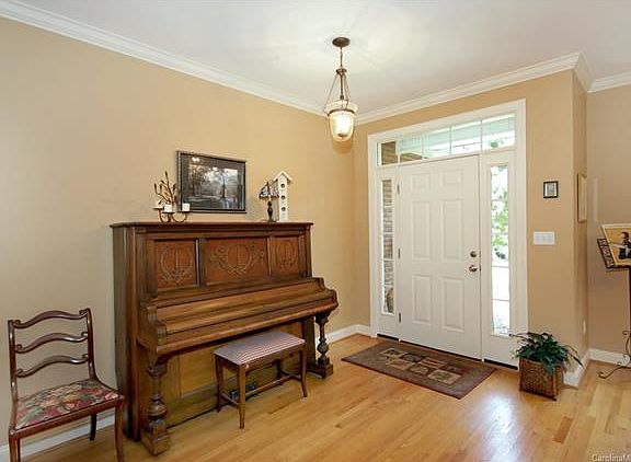 3rd image of 150 Golden Oak Dr