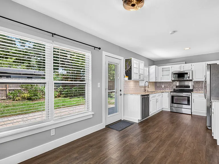 1521 San Roy Dr — Photo 12