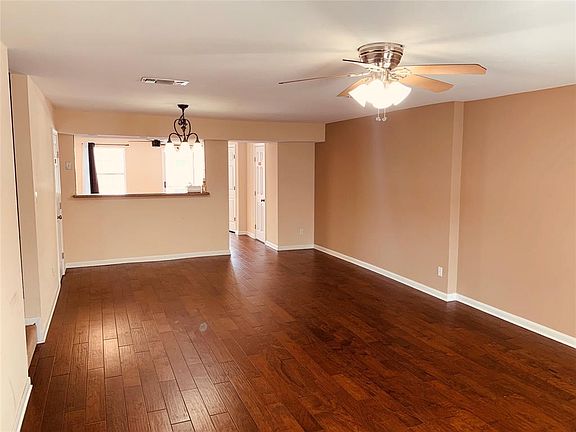 3rd image of 382 N Post Oak Ln #382