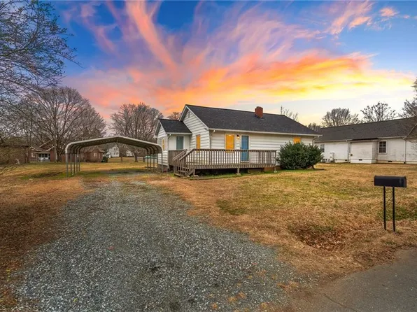 1231 Carolina St, Graham, NC 27253