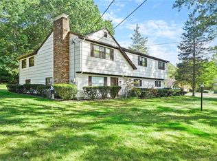 6 Glenarden Rd, Trumbull, CT 06611