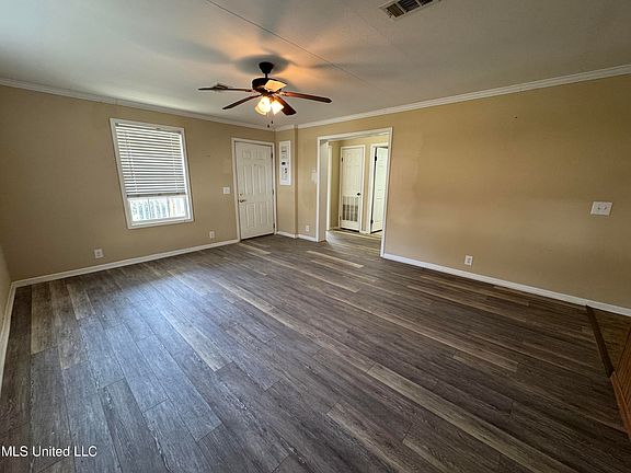 4th image of 73 Crest Oak Dr