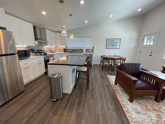 3rd image of 230 Scenic Dr