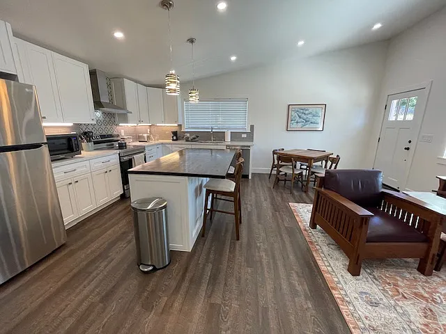 230 Scenic Dr — Photo 3