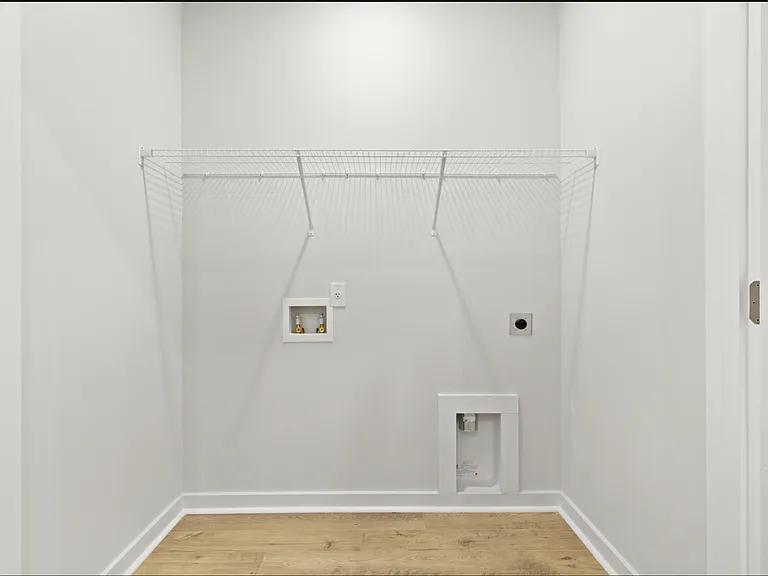 laundry room
W/D area