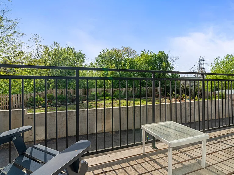 3590 Calumet St — Photo 33