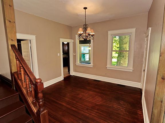5th image of 228 N Marguerite Ave