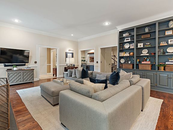 5th image of 6525 Radcliff Dr