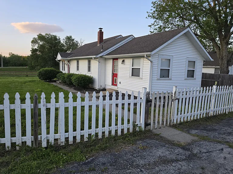 929 E Blue Ridge Blvd — Photo 38