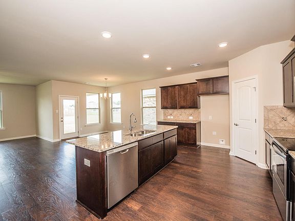 2nd image of 220 Saddle Crest Dr