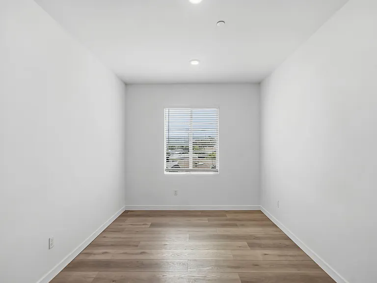 684 Panorama Ln — Photo 11