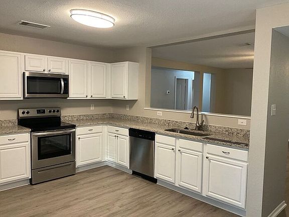 3rd image of 613 San Augustine Blvd