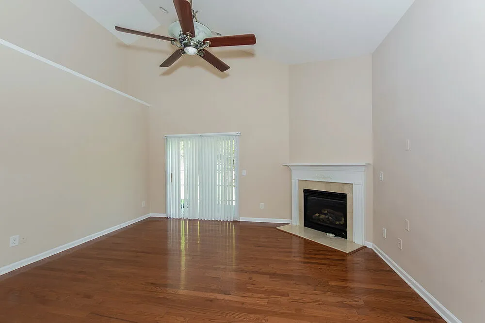 3 bed, 2.5 bath, 1967 sqft, $2,435 — Photo 3