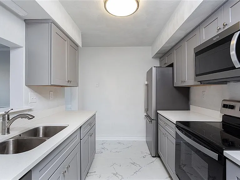 640 Aubrey Dr — Photo 2