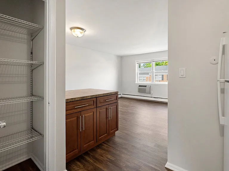 114-120 Montgomery Street Apartments — Photo 11