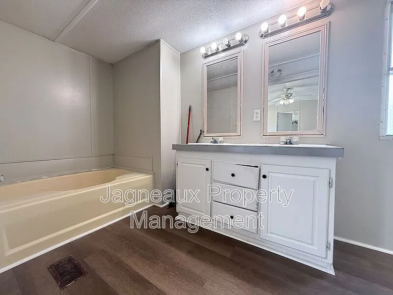 3 bed, 2.0 bath, $1,000 — Photo 2