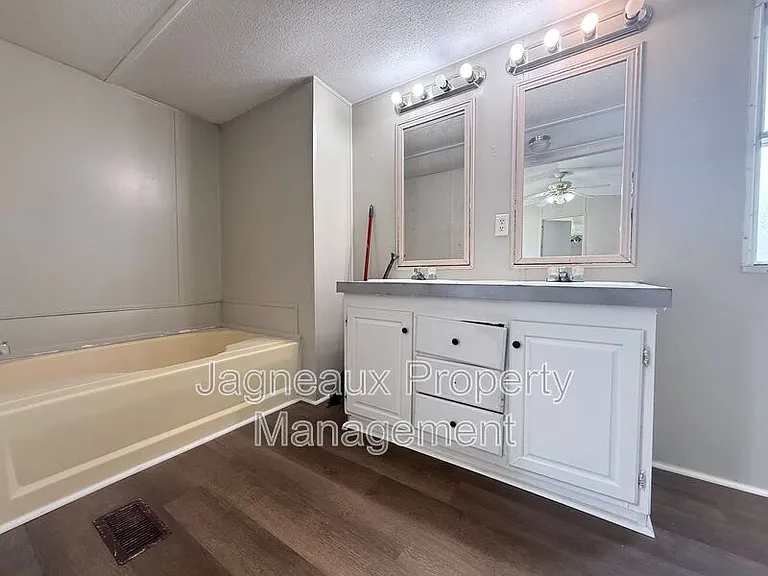 508 N Boone St — Photo 2