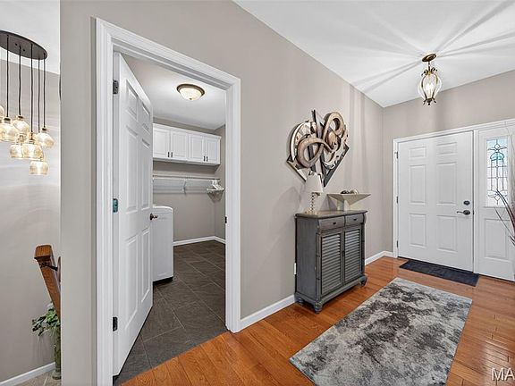 3rd image of 305 Newport Dr