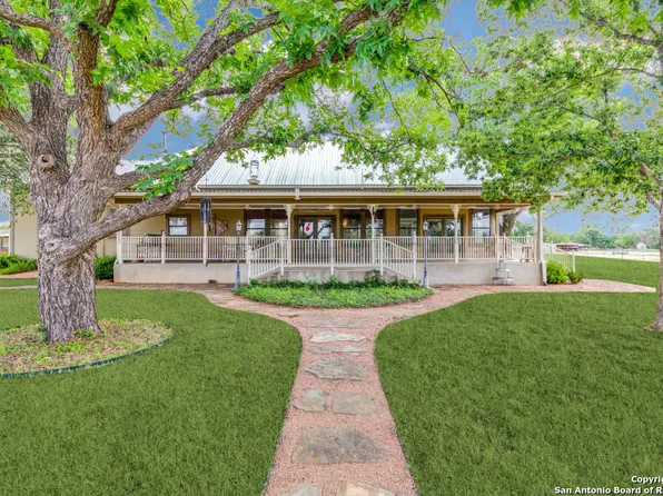 121A Bartel, Comfort, TX 78013