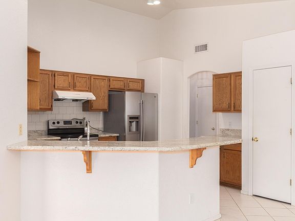4th image of 375 W Buena Vista Dr
