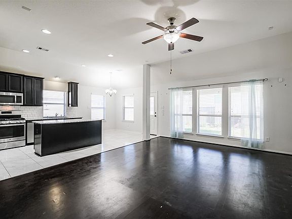 5th image of 2009 Post Oak Ct