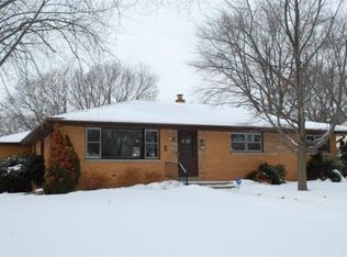 4405 N 109th St, Wauwatosa, WI 53225