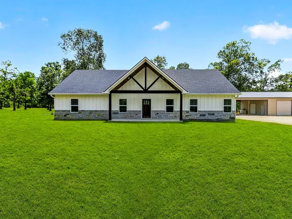 950 Brushy Creek Dr, Onalaska, TX 77360