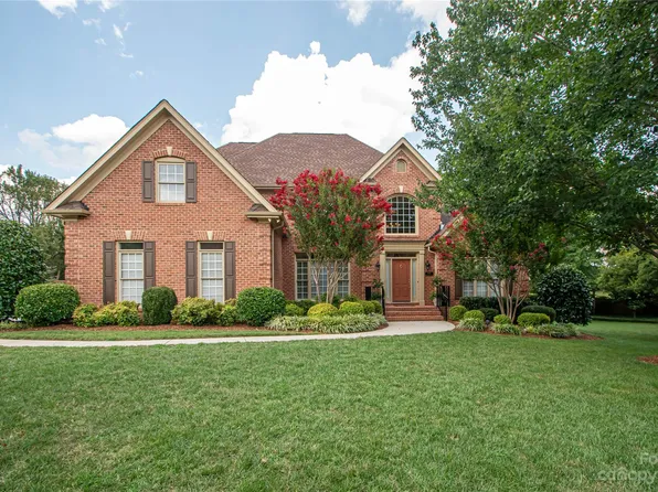 2100 Peterborough Ln, Charlotte, NC 28270