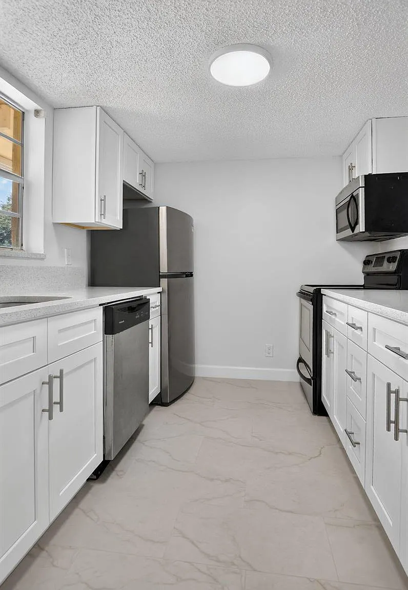 2 bed, 2.0 bath, 981 sqft, $2,950 — Photo 4
