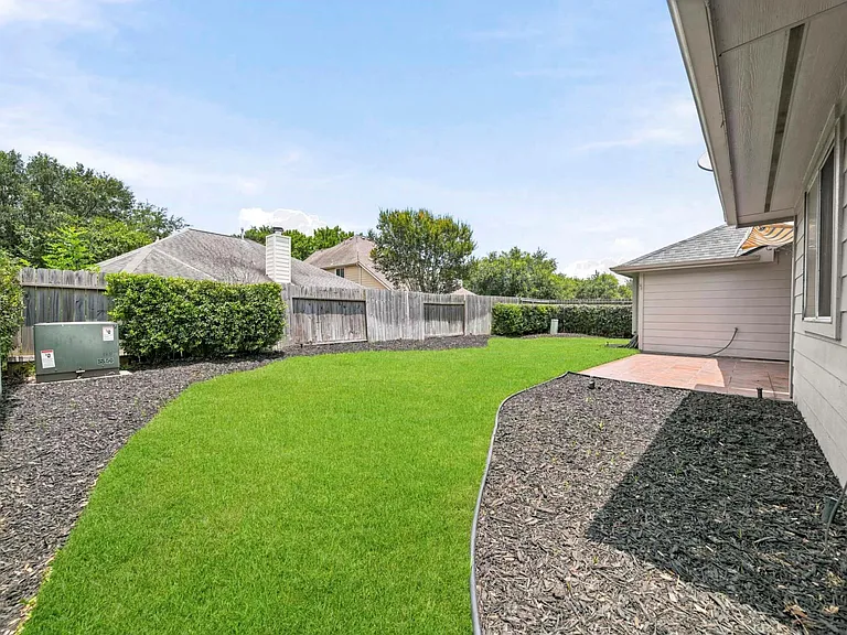 3907 Plum Hill Ln — Photo 26