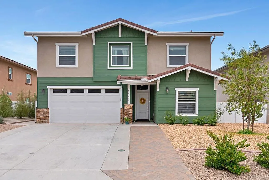 4 bed, 2336 sqft, $4,400 — Photo 1