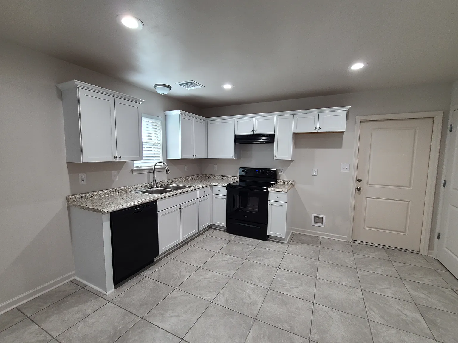 3 bed, 1304 sqft, $1,525 — Photo 3