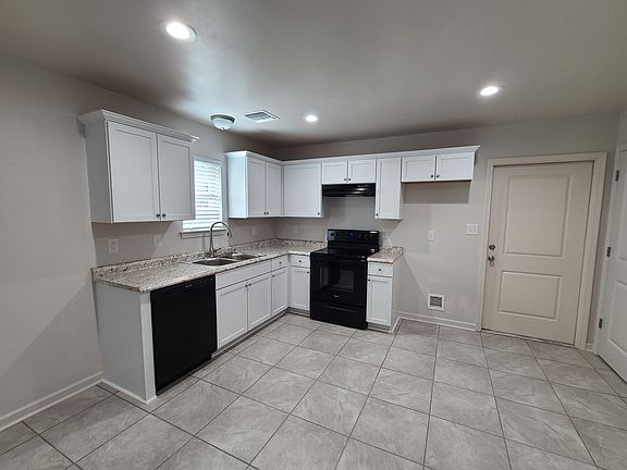 3rd image of 1670 Acadian Dr