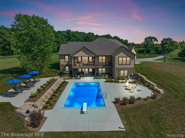 6264 Hidden Forrest Dr, Swartz Creek, MI 48473