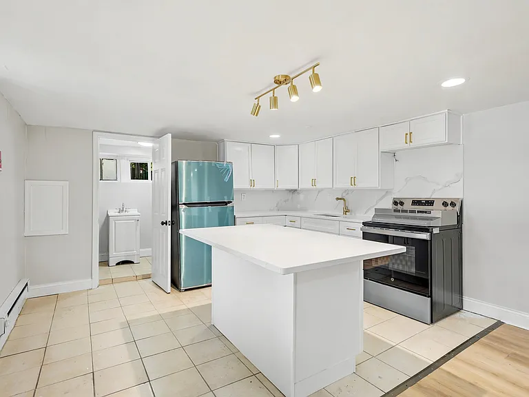 1873 E Tulpehocken St #L — Photo 2