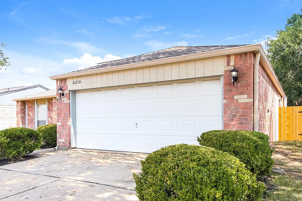 3 bed, 2.0 bath, 1412 sqft, $2,540 — Photo 4