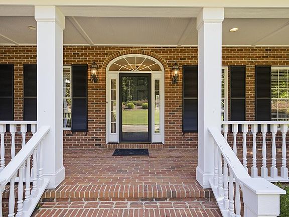 2nd image of 307 Parkwood Rd