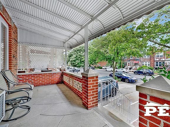 2nd image of 3822 Avenue