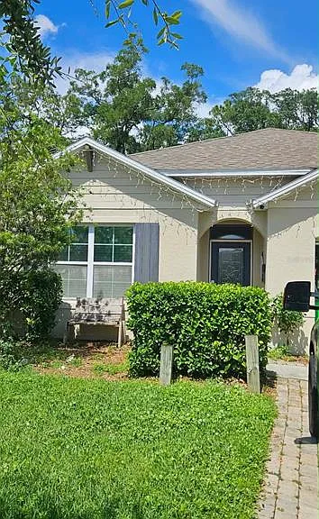 301 Charles Dr — Photo 1