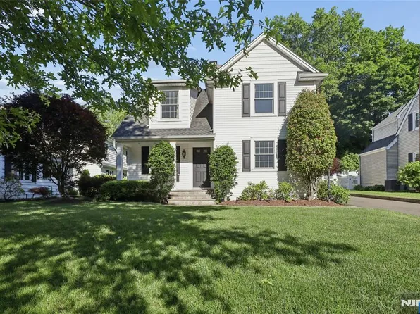 179 Lakewood Ave, Ho Ho Kus, NJ 07423