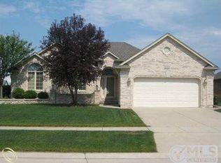 50512 Knightsbridge Dr, Macomb, MI