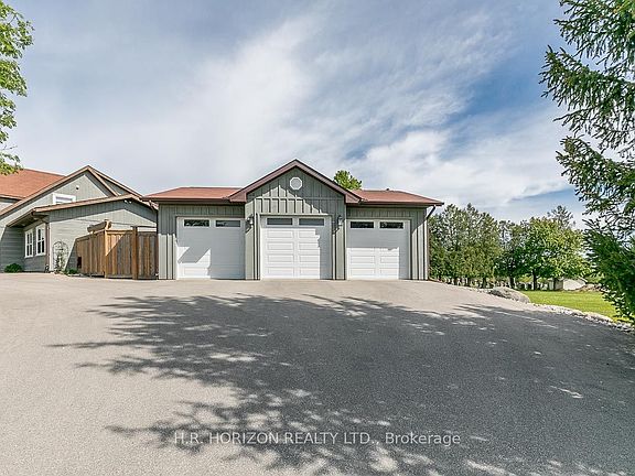 3rd image of 19 Mulock Dr