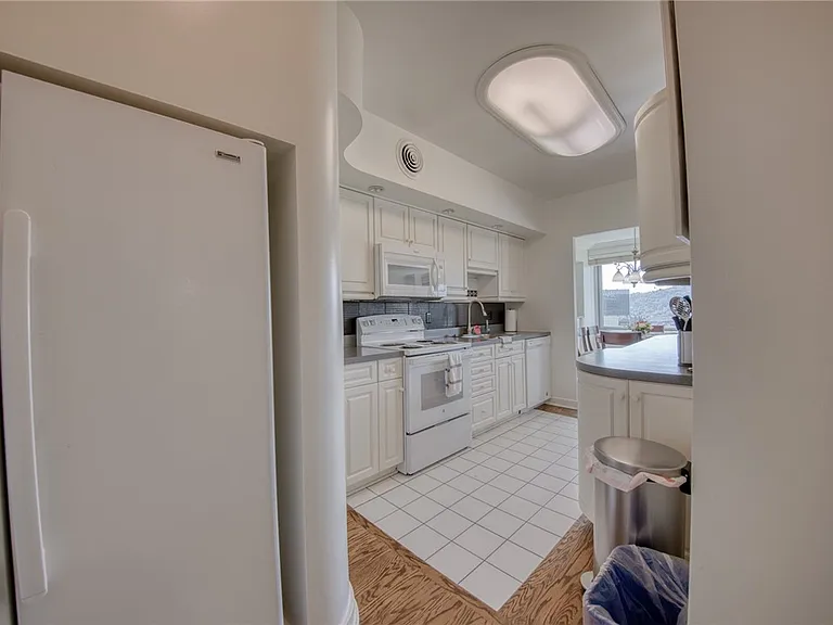 320 Fort Duquesne Blvd #26N — Photo 21