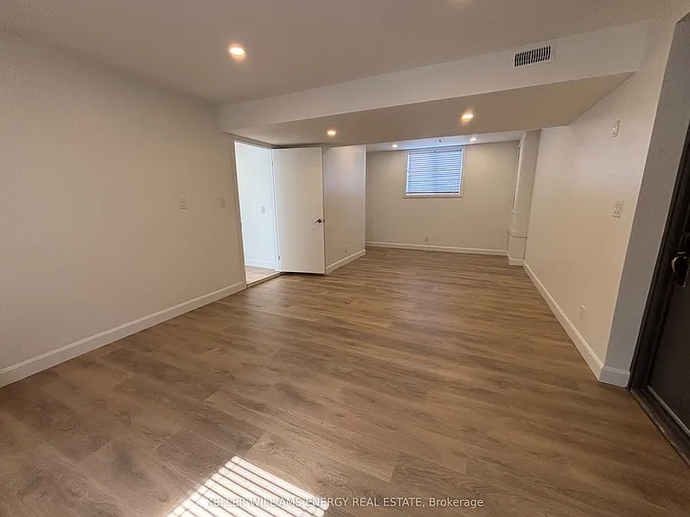 497 Wellington Main St — Photo 32