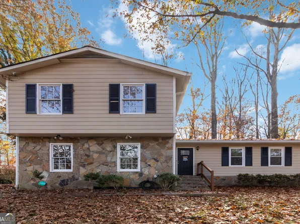 888 Chartley Dr, Lilburn, GA 30047