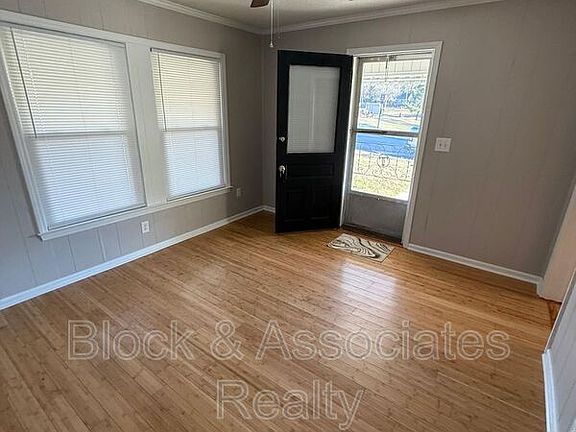 3rd image of 524 W Wainman Ave