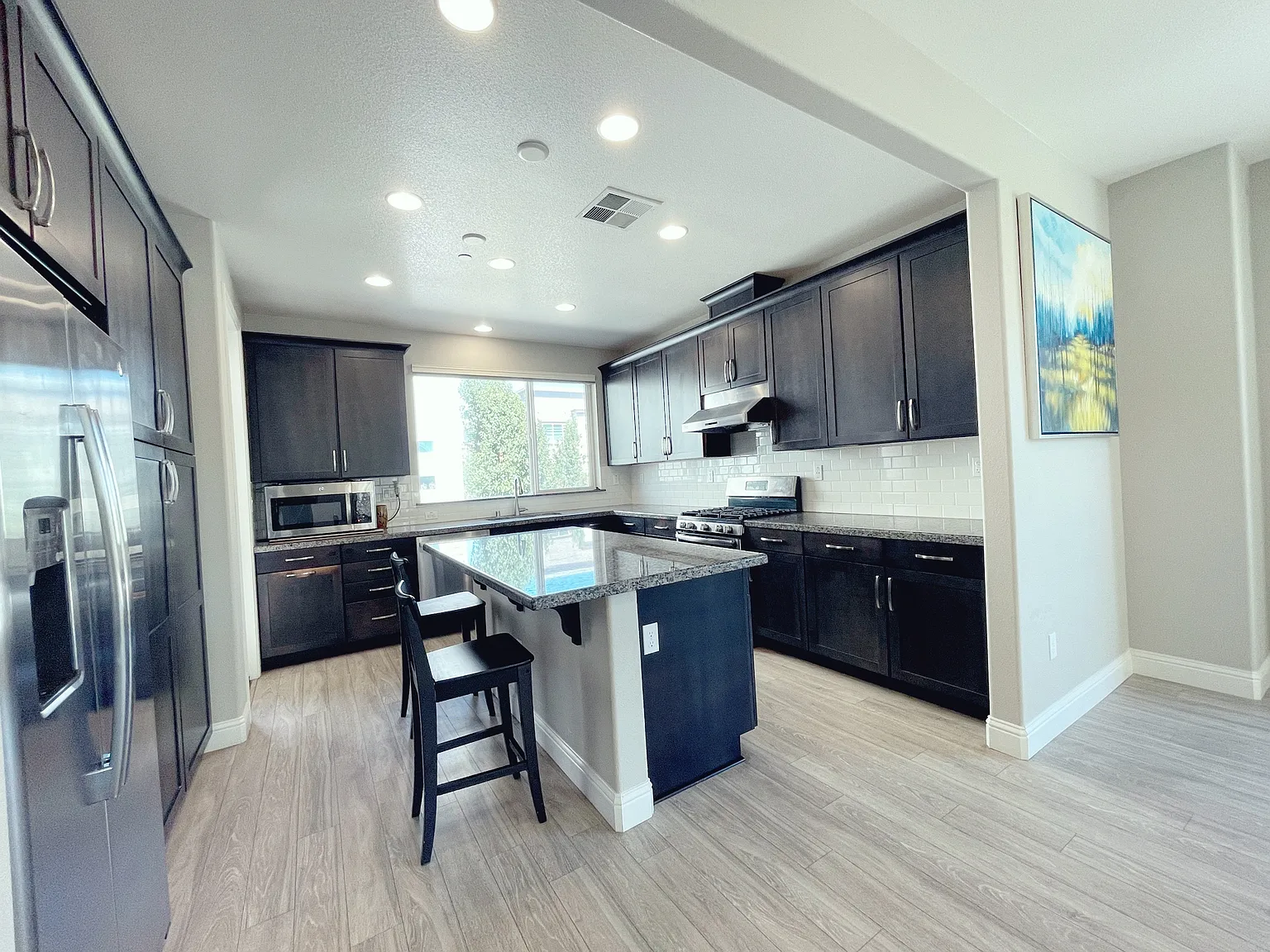 471 Baltimore Pl — Photo 2