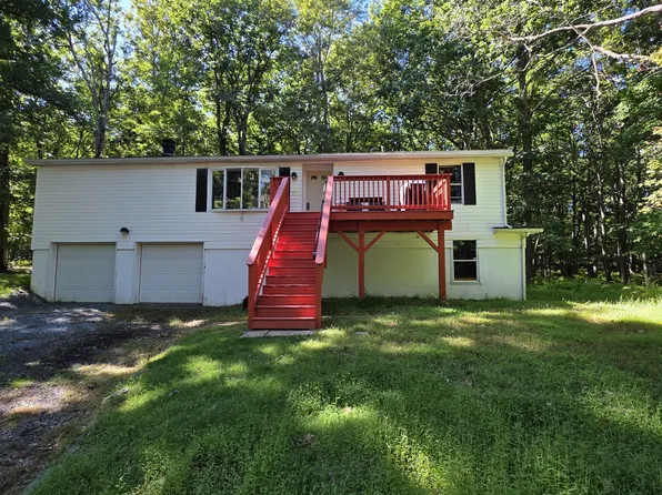 107 Lower Lakeview Dr, Hawley, PA 18428